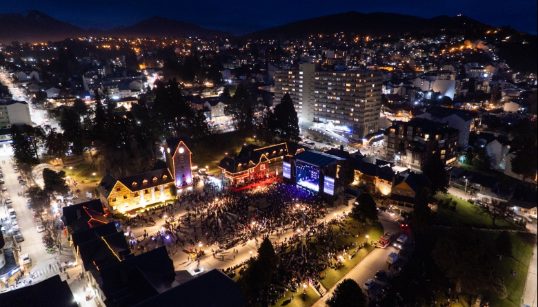 Corte total en el Centro Cívico por el armado del escenario de la Fiesta Nacional de la Nieve