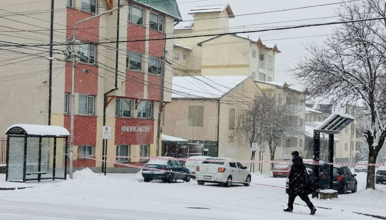 Cadenas, cortes de calle y precaución: así afecta la nieve al tránsito en Bariloche