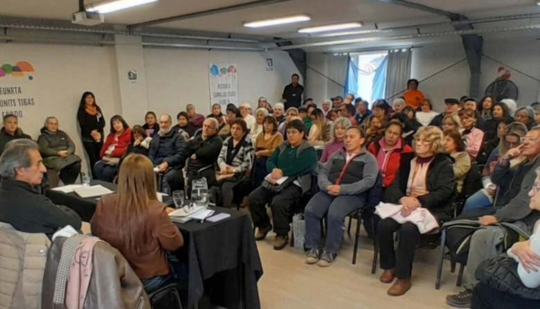 Personas mayores debatirán propuestas para la reforma de la Carta Orgánica en dos foros barriales