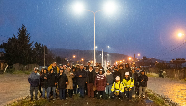 Bariloche: el barrio Omega estrenó nuevo alumbrado LED en la avenida Wiederhold