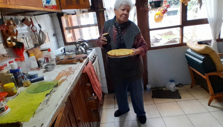 "27 años sosteniendo a los adultos mayores": la historia de Isabel Paz y el centro Rosa Mosqueta