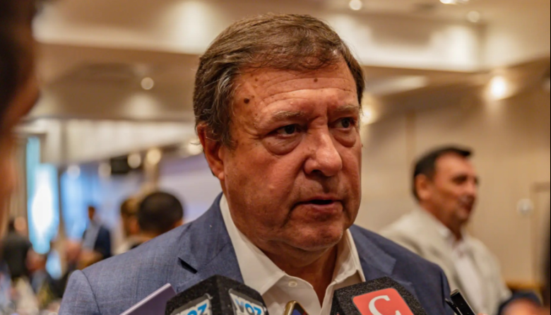 Weretilneck: “a la gente la plata le alcanza hasta el 20, después se priva de todo o se endeuda”
