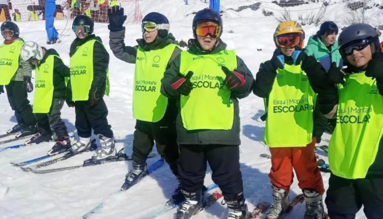 El concejal Costa Brutten denunció recortes en la jornada de esquí escolar y exigió explicaciones