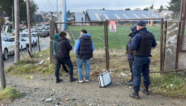 Denuncian al subsecretario de Deportes por irrumpir en un predio y cortar un candado 
