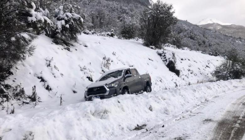 Alerta por nieve: los caminos de montaña de Nahuel Huapi solo son transitables con 4x4 y cadenas
