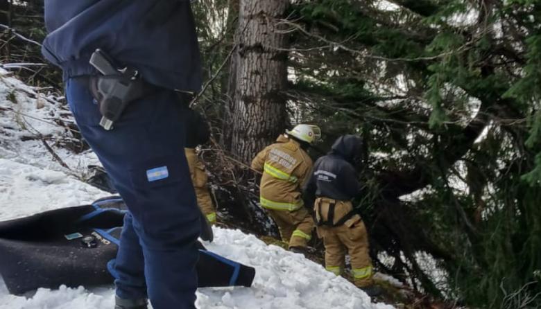 Murió una nena de 3 años tras el desbarranco de un auto en la avenida Bustillo
