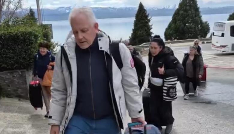 Debate: ¿En dónde deben estacionar los micros que llevan turistas? ¿Quién debe transportar las valijas de los turistas?