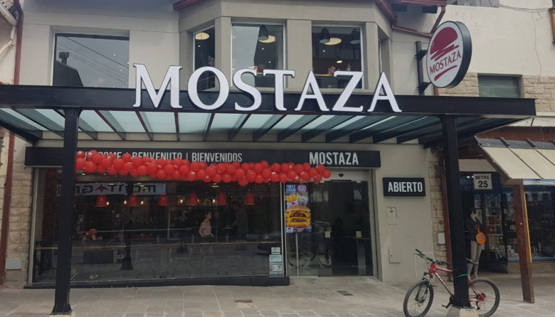 ¿Cierra Mostaza en Bariloche? La franquicia despide a su personal