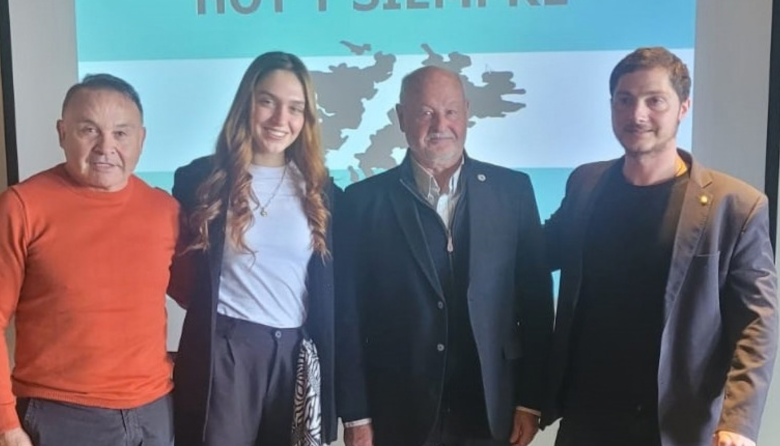 Aristegui vuelve al ruedo y encabeza la lista de Primero Río Negro: “Bariloche necesita un héroe”, dijo Villalba