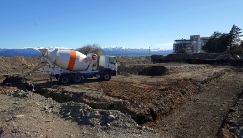 El Natatorio Municipal avanza con el hormigonado de las bases de la estructura