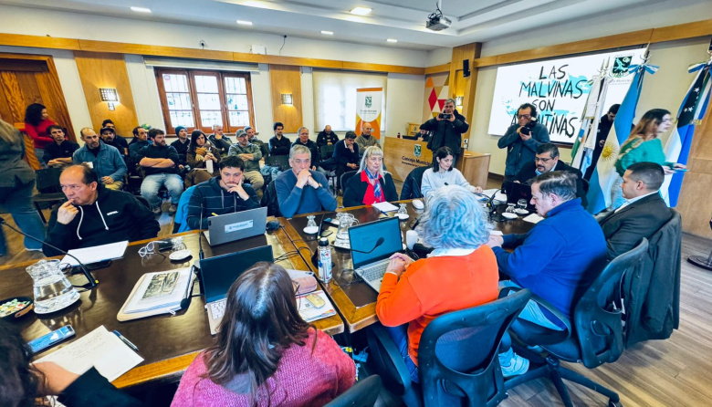 La Escuela 16 no baja los brazos: las familias van al Concejo por los fondos de patrimonio