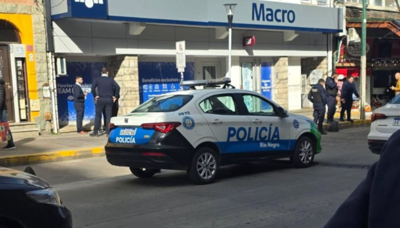Murió una persona dentro del Banco Macro de calle Mitre