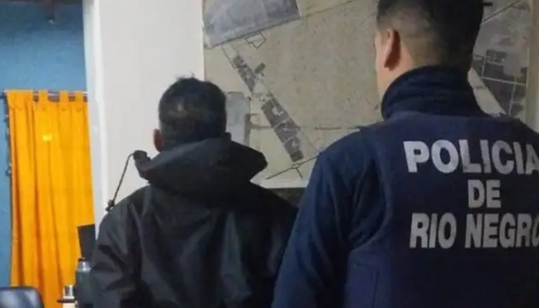 Crimen en Ñorquinco, celda en Bariloche: sin domiciliaria para el acusado de apuñalar a un hombre en una plaza