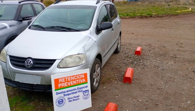 Dina Huapi: retuvieron un auto por alcoholemia positiva en el que circulaba un equipo periodístico de TN