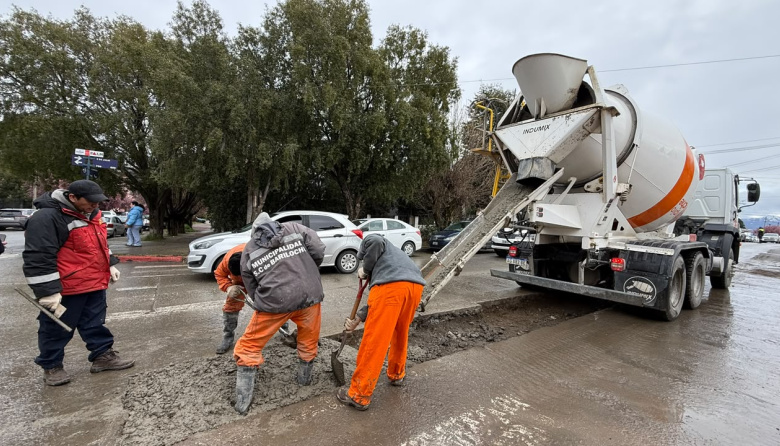 Continúan las reparaciones de calles: el Municipio arregló un tramo de calzada en Albarracín y 9 de Julio
