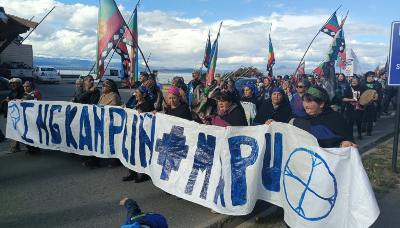 Más de 200 personas marcharon en Bariloche: “Estos territorios jamás serán experimentos de los magnates”