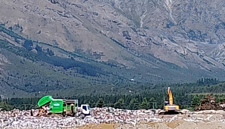 Vecinos de Bariloche reclaman que se cumpla la ley y se cierre el vertedero