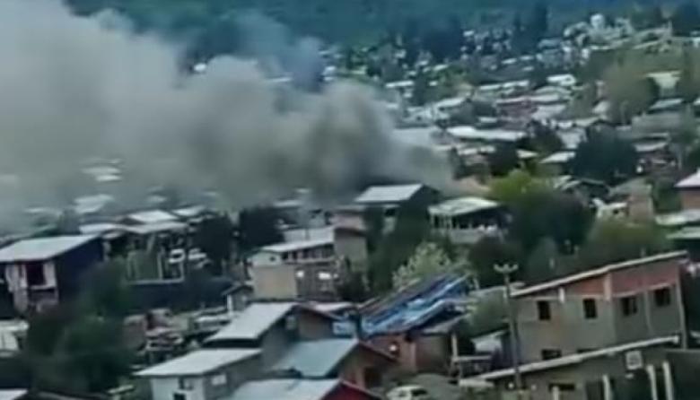 Se incendia una vivienda en el barrio 29 de Septiembre de Bariloche y piden dejar paso a emergencias