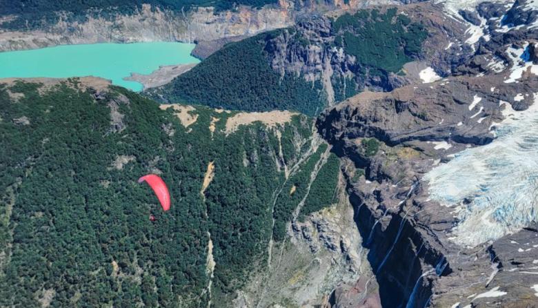CAPSA dijo que no al parapente en el Catedral y los pilotos van al Concejo: “El cerro es de todos los barilochenses”