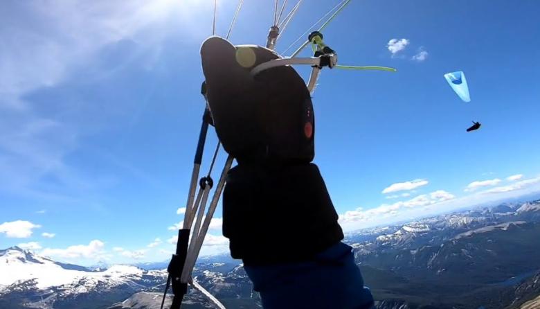Pilotos de parapente se reunieron con el EAMCEC para volver a volar desde el Cerro Catedral