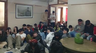 Estudiantes de la ESRN 46 realizan sentada por falta de calefacción y condiciones edilicias