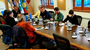 Hay acefalía en la defensoría (versito): un bloque mantiene posición irreductible
