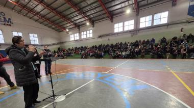 Mil empleados municipales declararon "persona no grata" al intendente