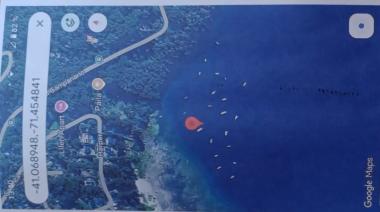 Denuncian la instalación de un club náutico ilegal en playa Los Álamos que contamina el lago y afecta el agua potable