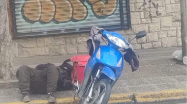 La insólita historia del vecino repartidor que salvó su vida de milagro y se quedó dormido en pleno centro