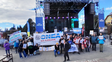 Trabajadores estatales se manifiestaron en Bariloche a la Carta para visibilizar sus reclamos salariales