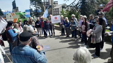 Hospitalarios y Jubilados volvieron a reclamar mejores condiciones salariales: "No llegamos al día 10 del mes"