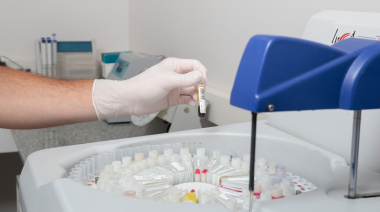 Justicia laboral declaró injustificado el despido de una bioquímica que dirigía un laboratorio en Bariloche