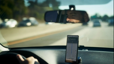 Al final, se podía sin referéndum: Cortés levantó la prohibición de Uber tras dos años de suspensión