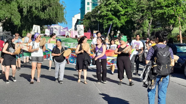 Bariloche marchó en el Día Internacional contra la Violencia hacia la Mujer con reclamos por casos locales