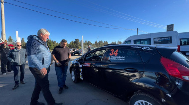 Cortés encabezó la presentación del Rally Coronación y sugirió por la emergencia ígnea: "el asado se come después de la carrera, en casa"