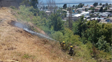 Otra vez la barda: un principio de incendio que fue rápidamente controlado por Bomberos Centro