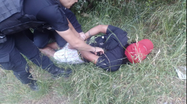 Tenía pedido de captura, ingresó a una vivienda con gente adentro y luego intentó robar en otra casa de los kilómetros