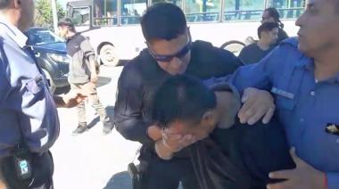 (Video) Prórroga de 30 días para Julia Chávez tras violento intento de desalojo: cinco detenidos y denuncias de irregularidades