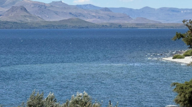 Una mancha en el Nahuel Huapi, el alerta de los vecinos y la respuesta de la CEB