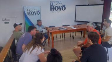 Cortés se reunió con Salamín en El Hoyo, por los incendios