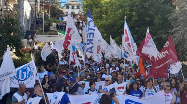 Convocan a marchar este miércoles contra la reforma laboral mientras el Gobierno negocia votos en el Senado