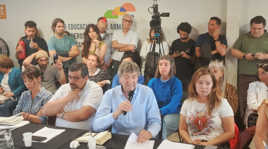 Cortés cruzó a la reunión del CPM por estar "cargada de política" y un vecino le contestó: "la mayor resistencia la tiene desde el pueblo"