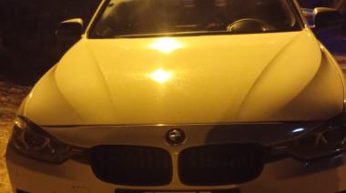 Persecución y violencia: esquivaron un control policial y atacaron a los efectivos que lograron detenerlos