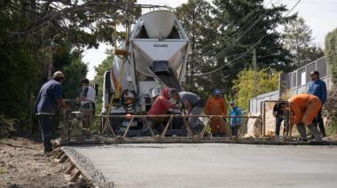 Avanza el pavimento en dos frentes: Rancho Grande y Barda del Ñireco, en marcha hacia una ciudad más conectada