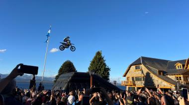 (VIDEO) El mundo del motocross aterrizó en el Centro Cívico con acrobacias y la presencia de los mejores pilotos del planeta