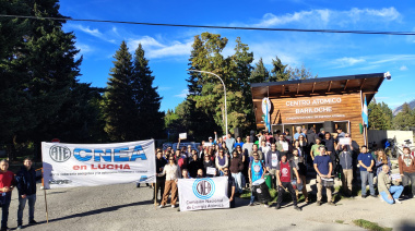 ​​​​​​​Los trabajadores del Centro Atómico Bariloche salieron a la calle para reclamar por salarios y condiciones laborales