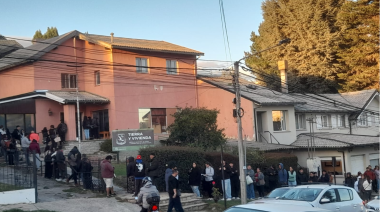 Larga fila por un terreno social: "esto demuestra la cruda realidad que estamos viviendo"