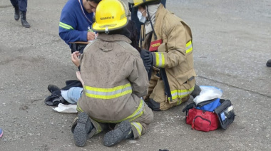 Una motociclista resultó gravemente herida tras chocar contra un automóvil