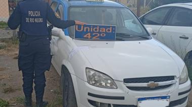 Un taxista cargó los televisores robados en su auto y terminó con el vehículo secuestrado