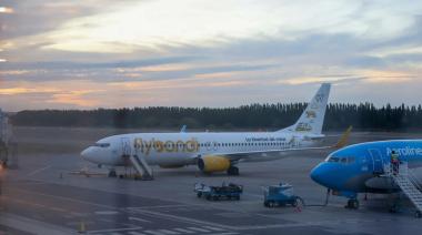 ​​​​​​​Flybondi cancela vuelos en cadena desde el viernes y deja varados a turistas y estudiantes en el aeropuerto